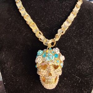 Betsey Johnson NWT floral skull necklace